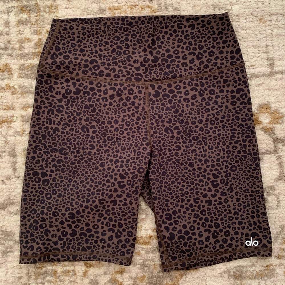 ALO Yoga Leopard Print Bike Shorts - Brown